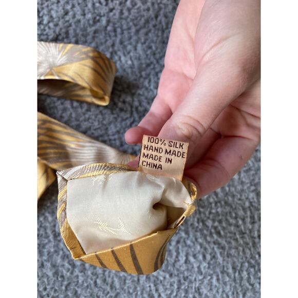 Tommy Bahama Tie Silk Hawaiian Floral Tropical Wide Yellow Gold Retro 58" x 4" - Picture 5 of 11